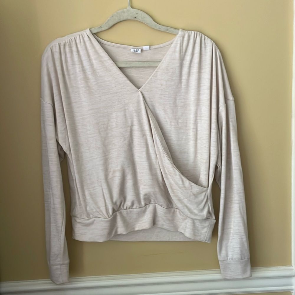 Gap front wrap knit shirt